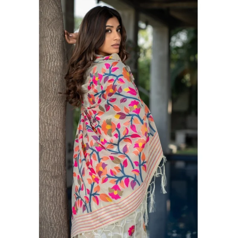Generic Women's Cotton Printed Saree With Unstitched Blouse (Off-White, 5-6 Mtrs) - Image 4