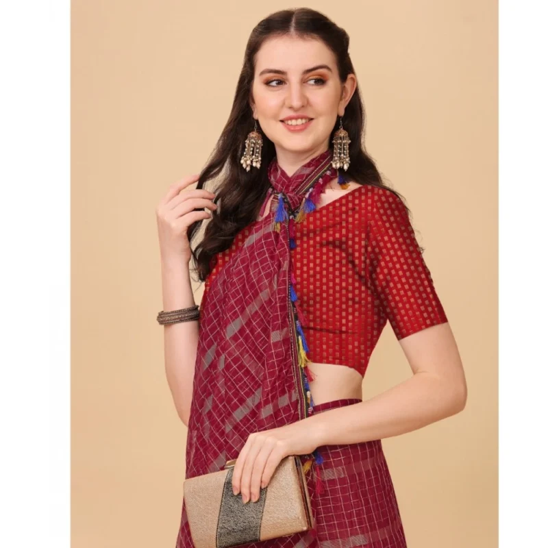 Generic Women's Silk Blend Checkered Saree With Unstitched Blouse 5.5Mtr (Red) - Image 4